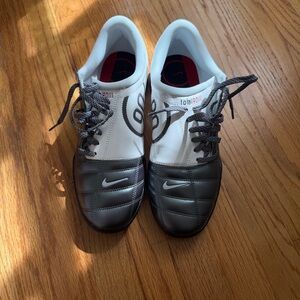 Nike Total 90 - Men’s 9/Women’s 10.5